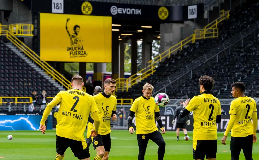 جمهورالأهليفيمباراةبيراميدزعشقلاينتهيوروحلاتُقهر